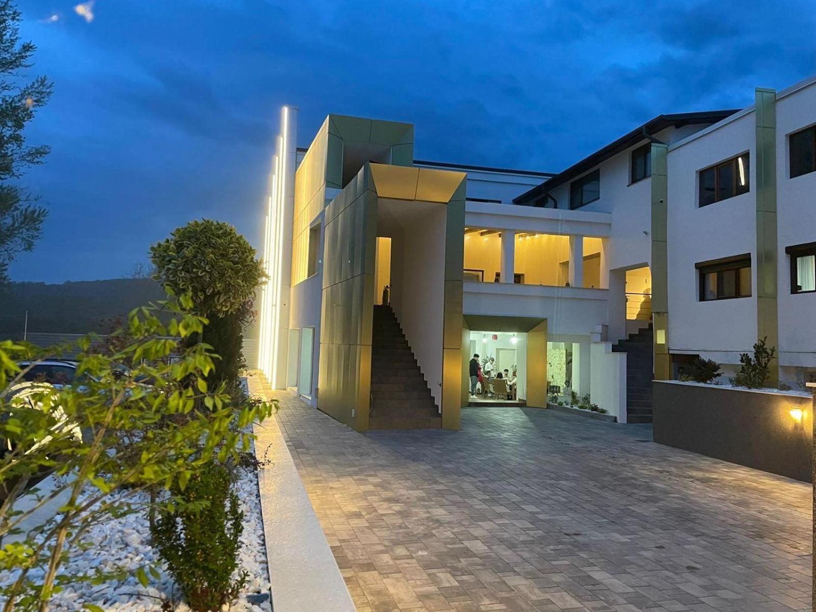 Popasul Lui Gicuta Bed & Breakfast Curtea de Argeş Dış mekan fotoğraf